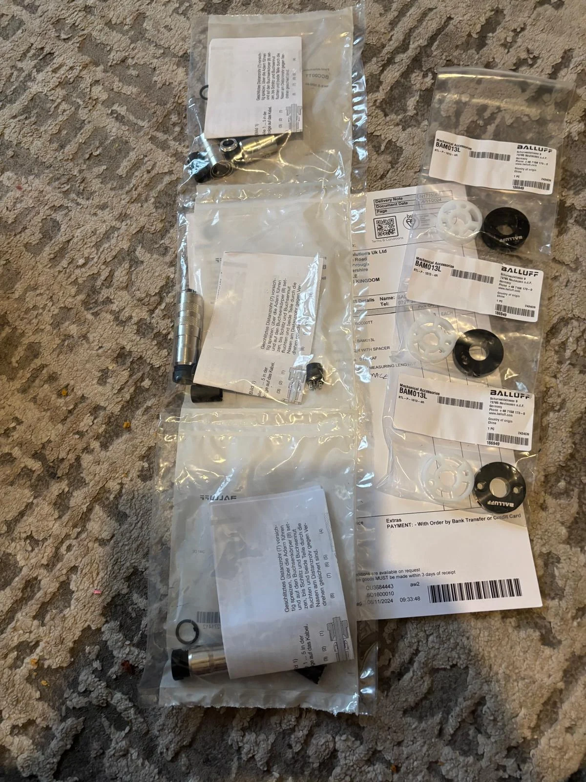 Balluff BCC00TT BKS-S 32M-00 field attachable connector with BAM013L rod magnet accessories