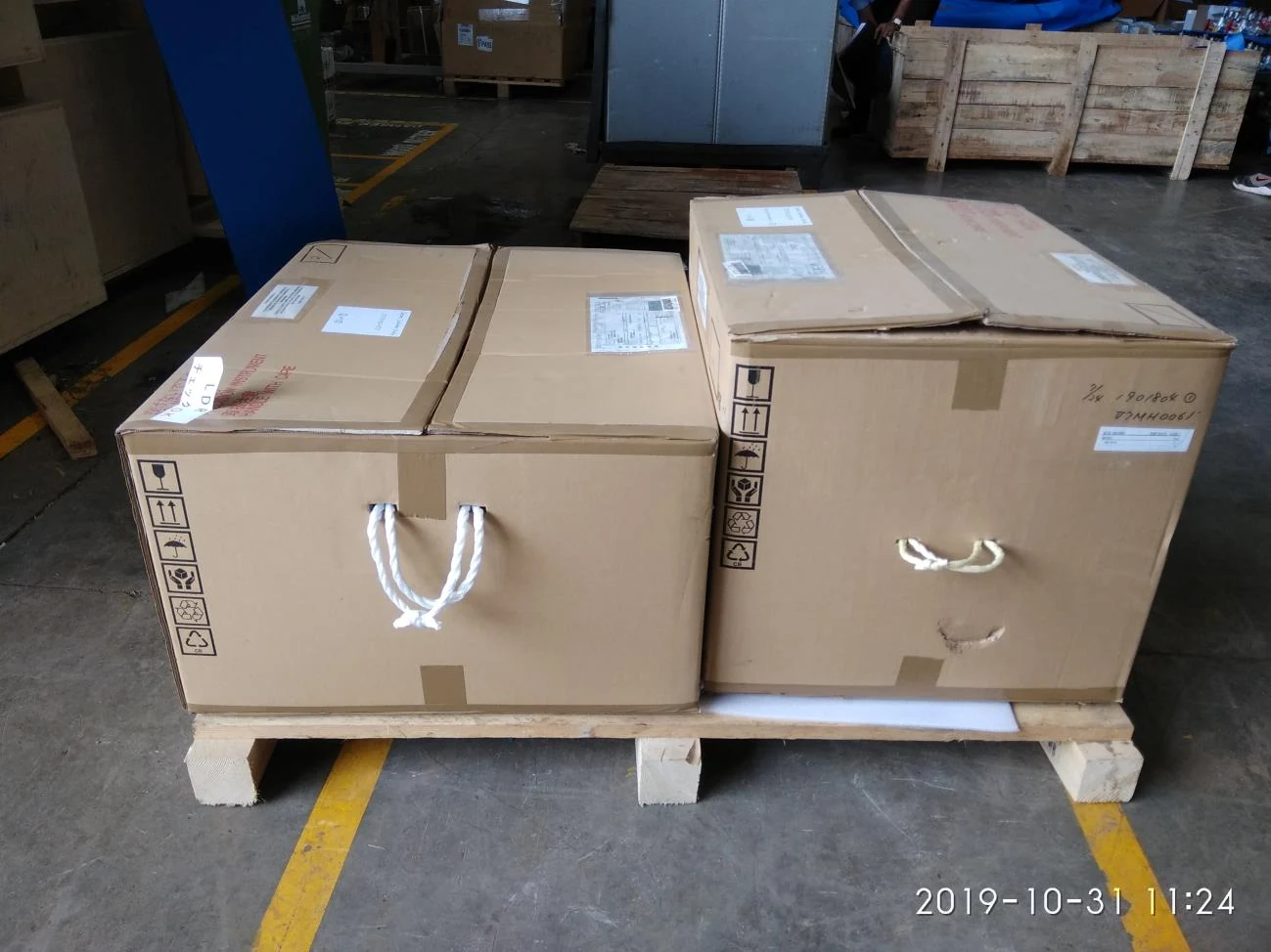 Shinkawa vibration monitoring system cartons on pallet before export packing